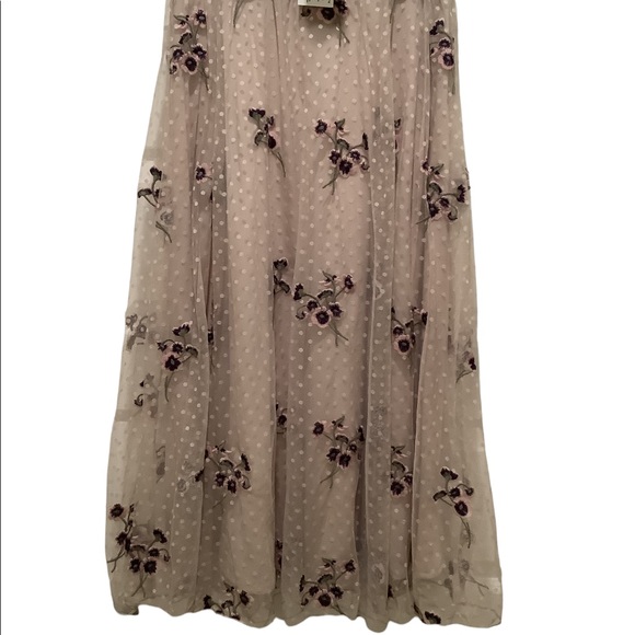 H&M Dresses & Skirts - H&M Stretch Waist Band Lace Skirt
